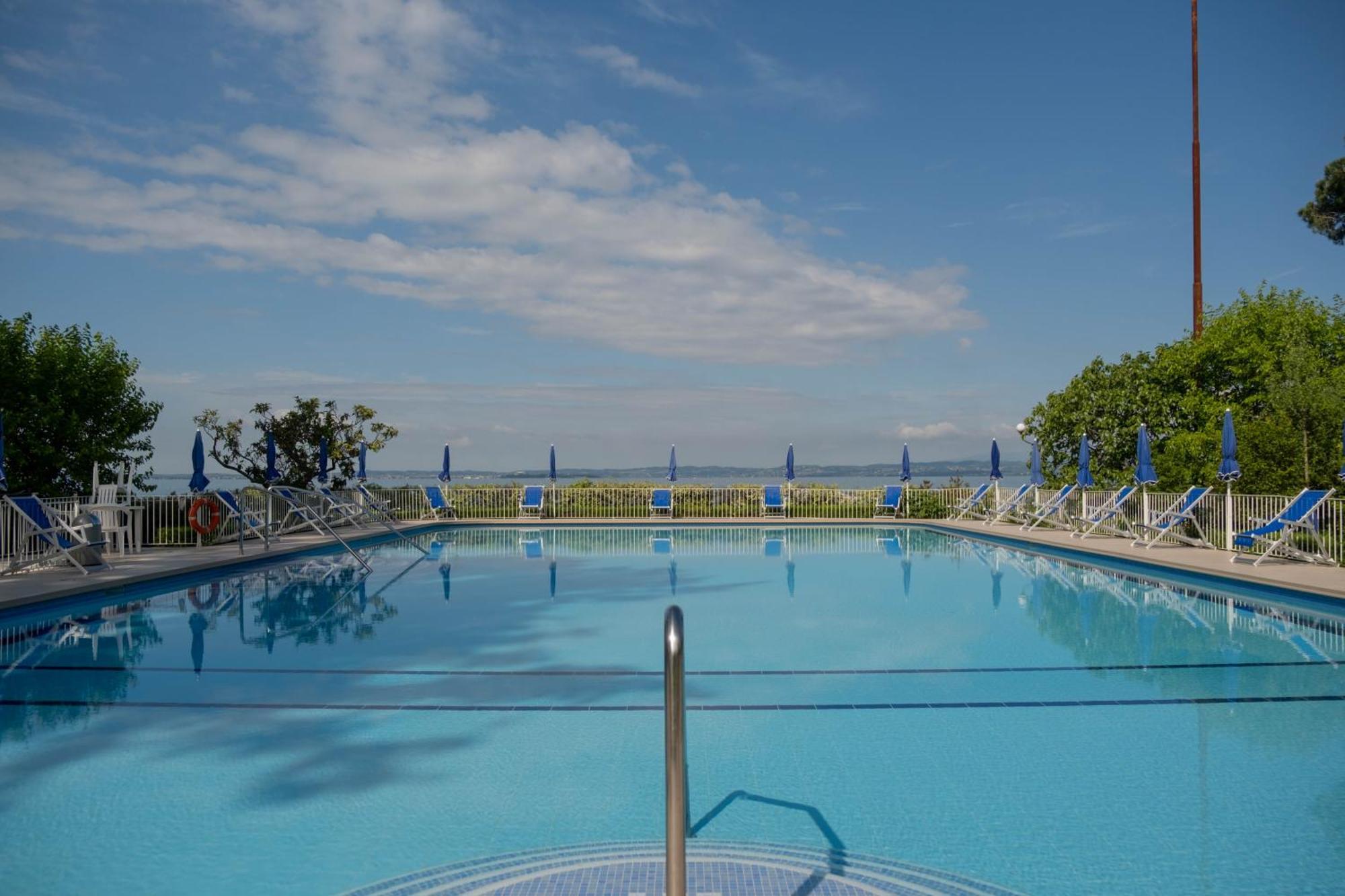 Hotel Vela D'Oro ***S Bardolino Exterior photo