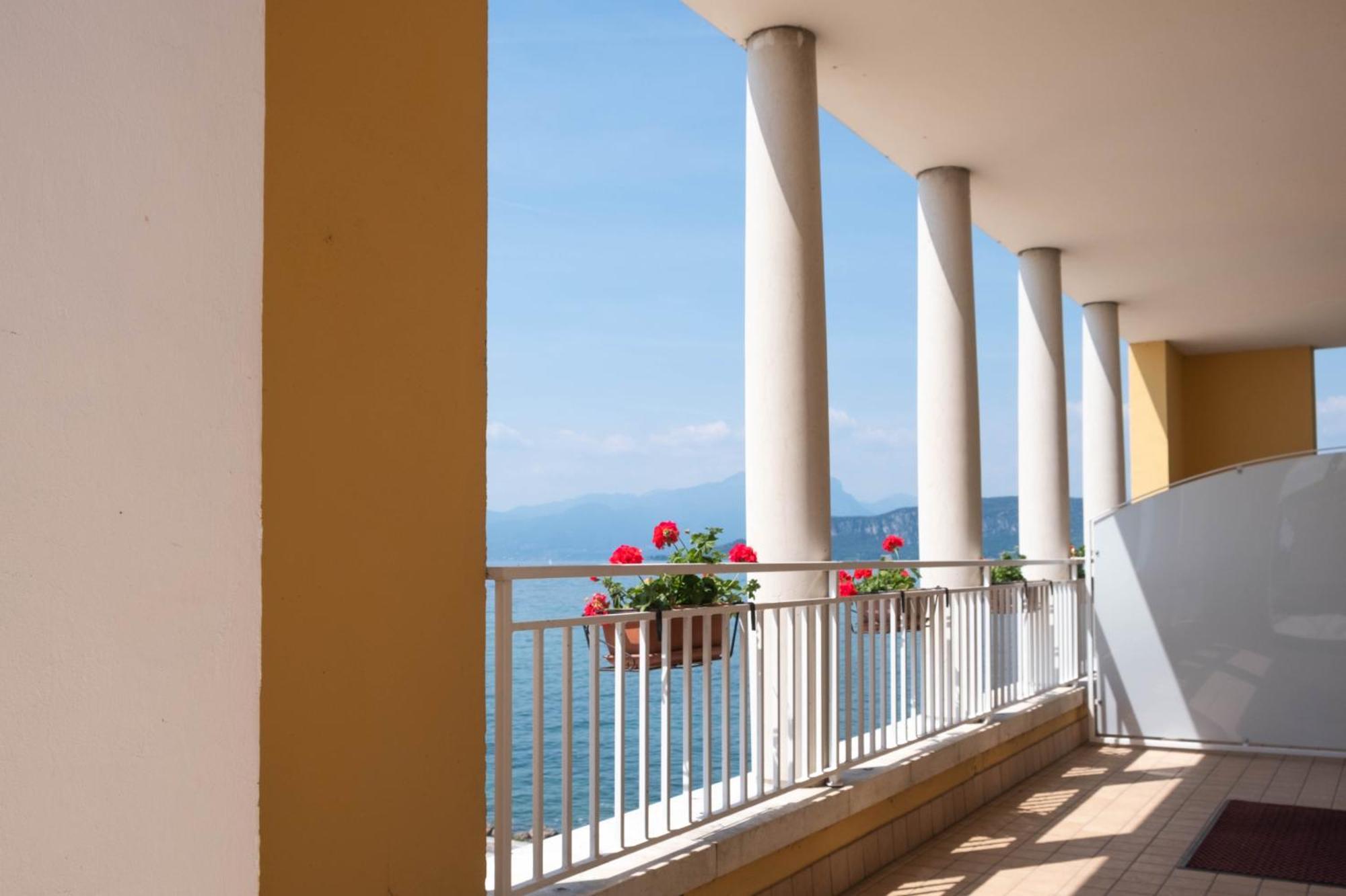 Hotel Vela D'Oro ***S Bardolino Exterior photo